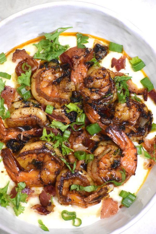 40个最好的夏日晚餐主意——黑虾和粗面粉。
