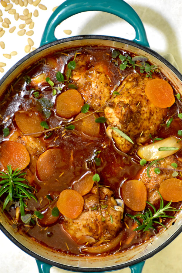 35个最好的家庭晚餐主意-地中海红烧鸡。
