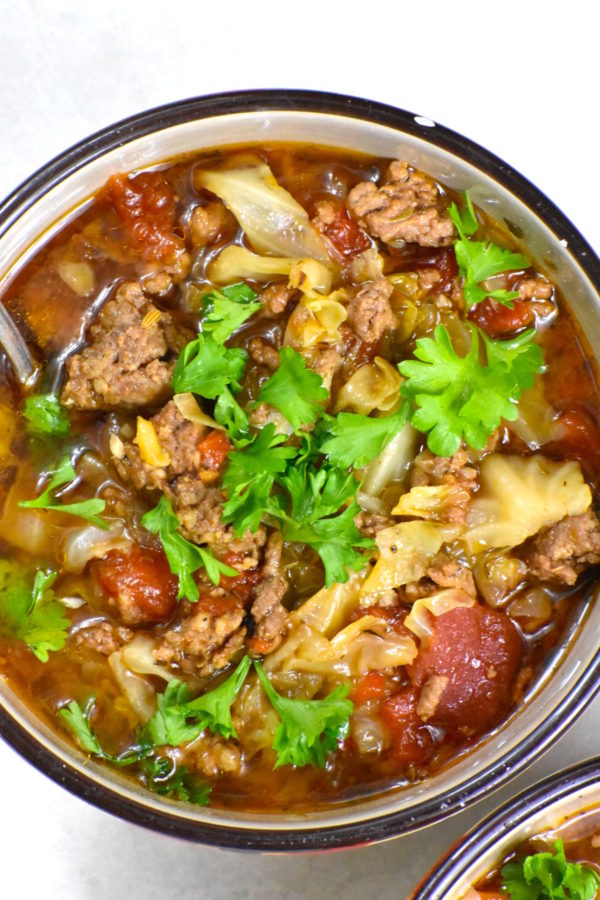35个最好的家庭晚餐主意——肉卷心菜汤。