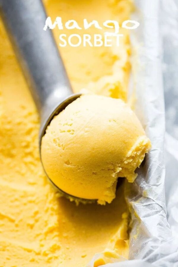 最好的芒果食谱-芒果冰沙。