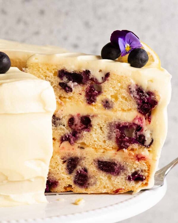 35个最好的蛋糕食谱-蓝莓柠檬糖霜。