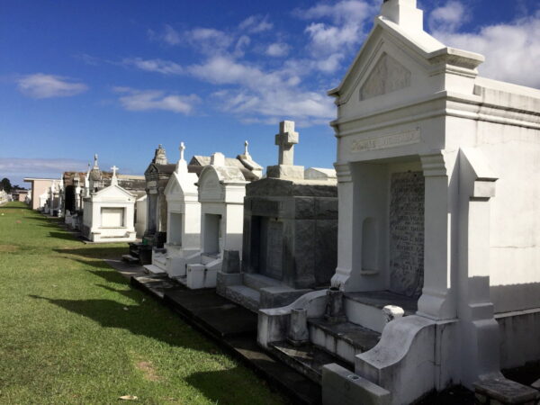 在新奥尔良一个墓地。