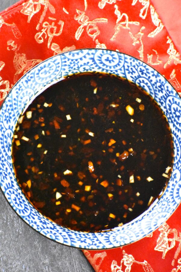 这种简单的自制照烧酱是一种味道炸弹，作为卤汁，炒酱，或蘸酱饺子是完美的。