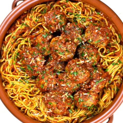 意大利面条和肉丸配方的特色形象