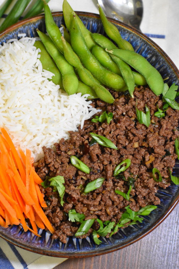 25个最好的牛肉食谱-韩国碎牛肉碗。