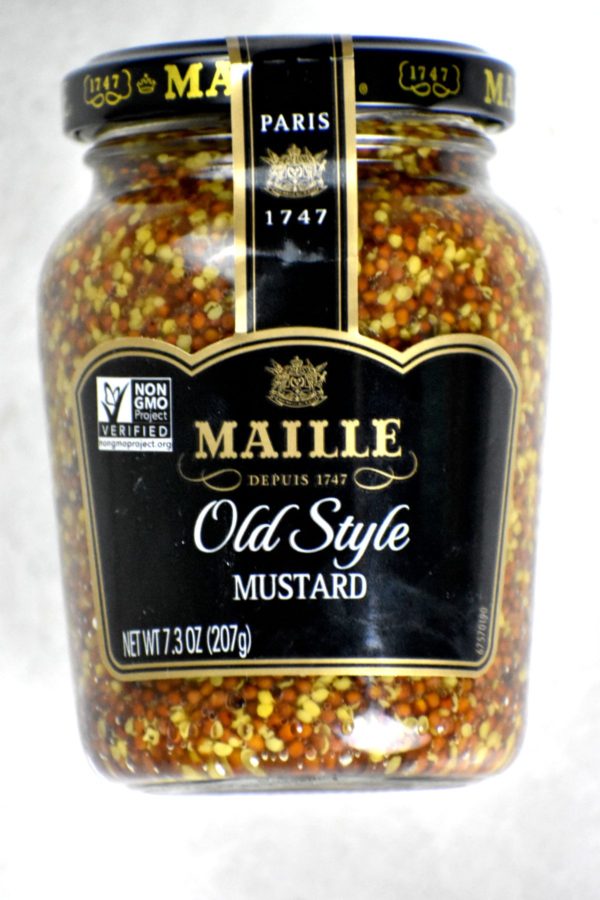 一罐Maille牌的老式芥末，主要成分。