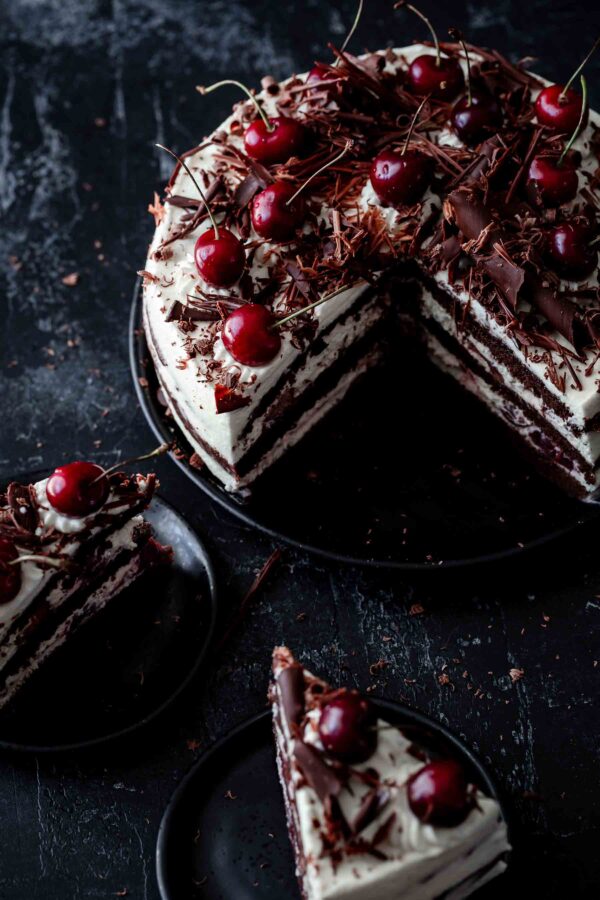 40个最佳甜点食谱-黑森林蛋糕。