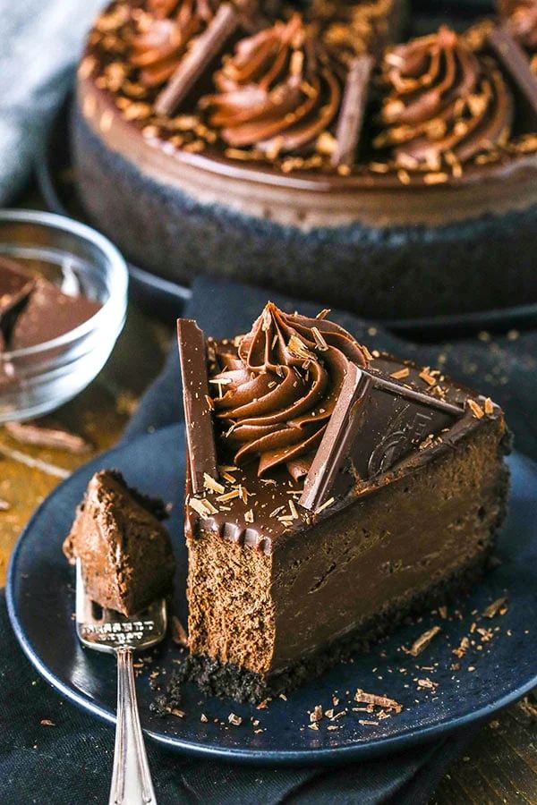40个最佳甜点食谱-黑巧克力芝士蛋糕。