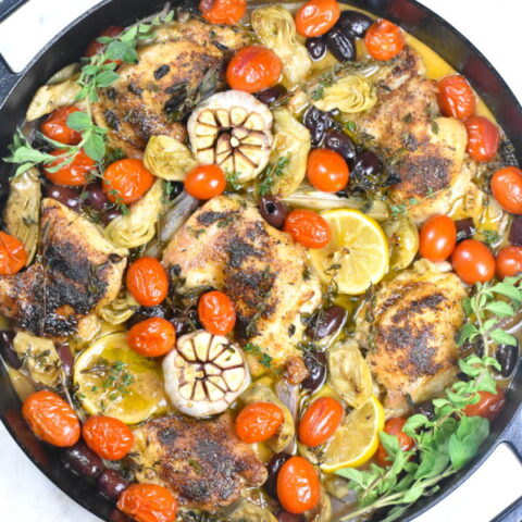 地中海鸡肉煎锅的特色图片。