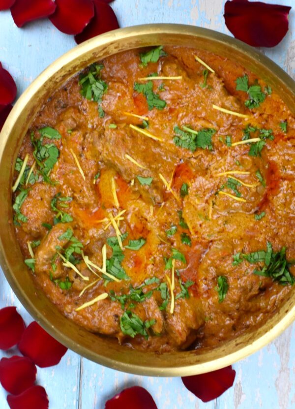 鸡肉味浓郁温和，还有美味的印度咖喱。这道菜是莫赖式的。
