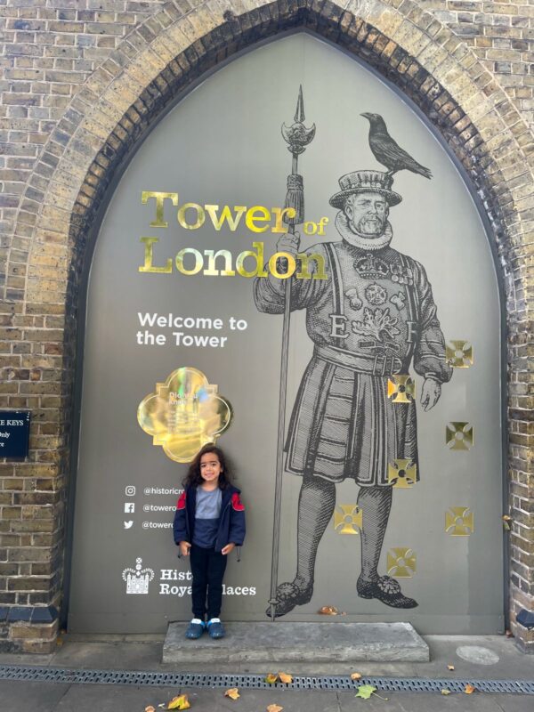伦敦必做之事——伦敦塔旁的诺亚标志