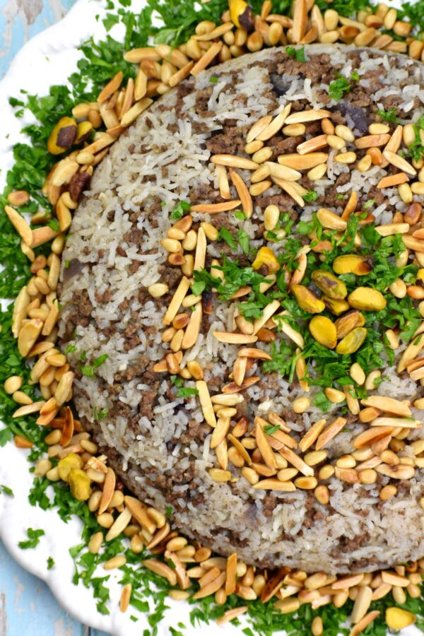 黎巴嫩Hashweh是一道美味的米饭和碎肉菜，可以作为简单的30分钟主菜，也可以作为美味的配菜。