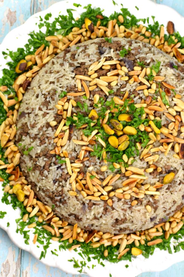 黎巴嫩Hashweh是一道美味的米饭和碎肉菜，可以作为简单的30分钟主菜，也可以作为美味的配菜。