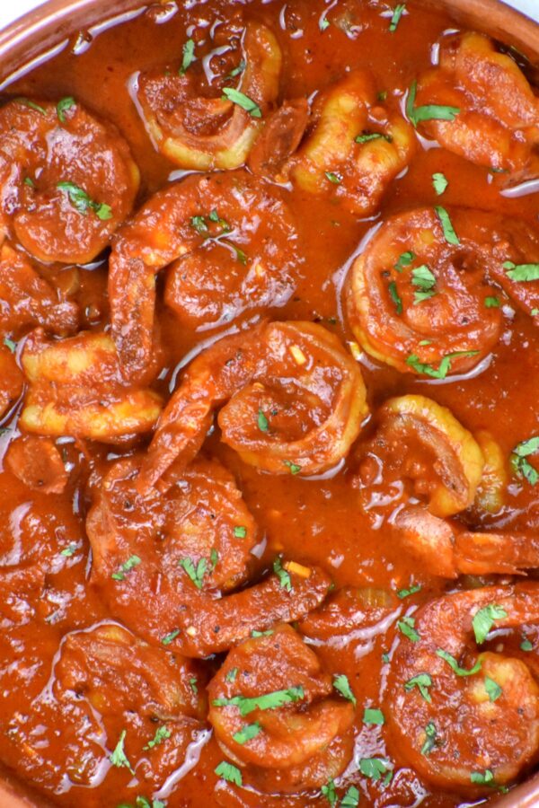 面对着la Diabola或墨西哥魔鬼虾,虾是一个火辣辣的菜,丰满窒息在辣番茄和辣椒酱。这是一个必须如果你喜欢热的味道!