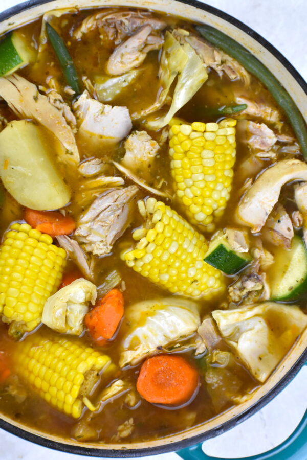 这Caldo de禽或墨西哥鸡汤,充满了简单的味道和新鲜蔬菜。这是伟大的一年的任何时候!