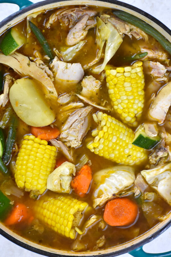 这Caldo de禽或墨西哥鸡汤,充满了简单的味道和新鲜蔬菜。这是伟大的一年的任何时候!