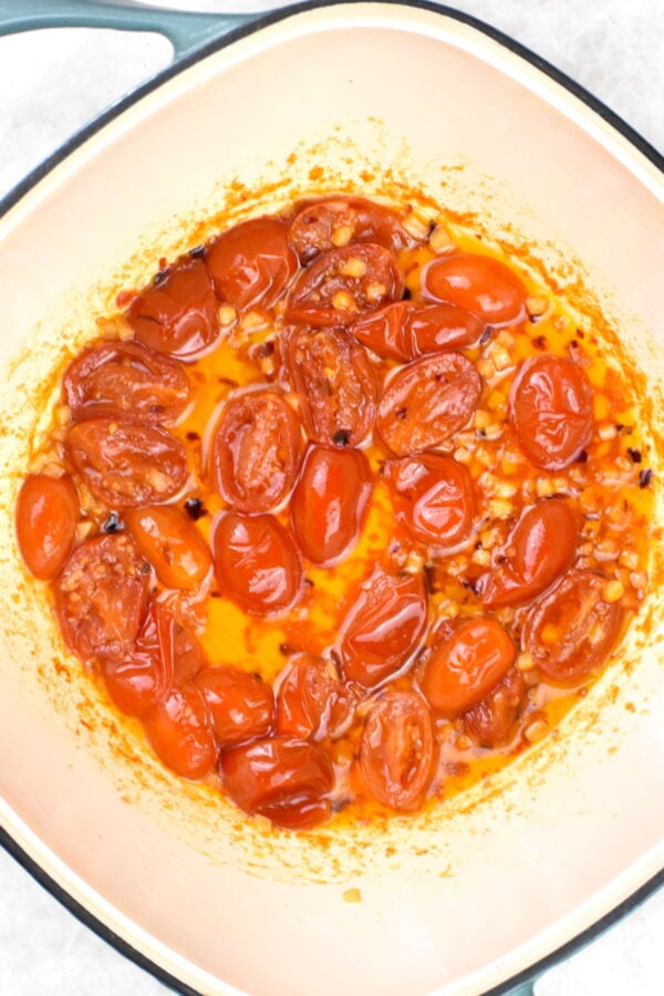 烹饪的樱桃番茄